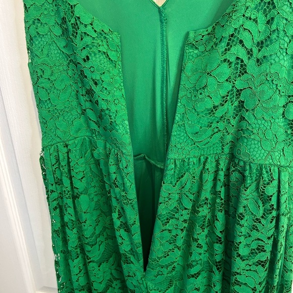 ๐โ Simply Veraโ Vera Wang Green Lace Fully Lined Dress w/ Pockets Size M๐ - Picture 5 of 14
